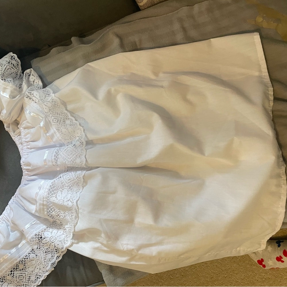 Off the shoulder lace Mexican style shirt like new